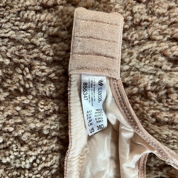 EUC Wacoal bra - Picture 3 of 3